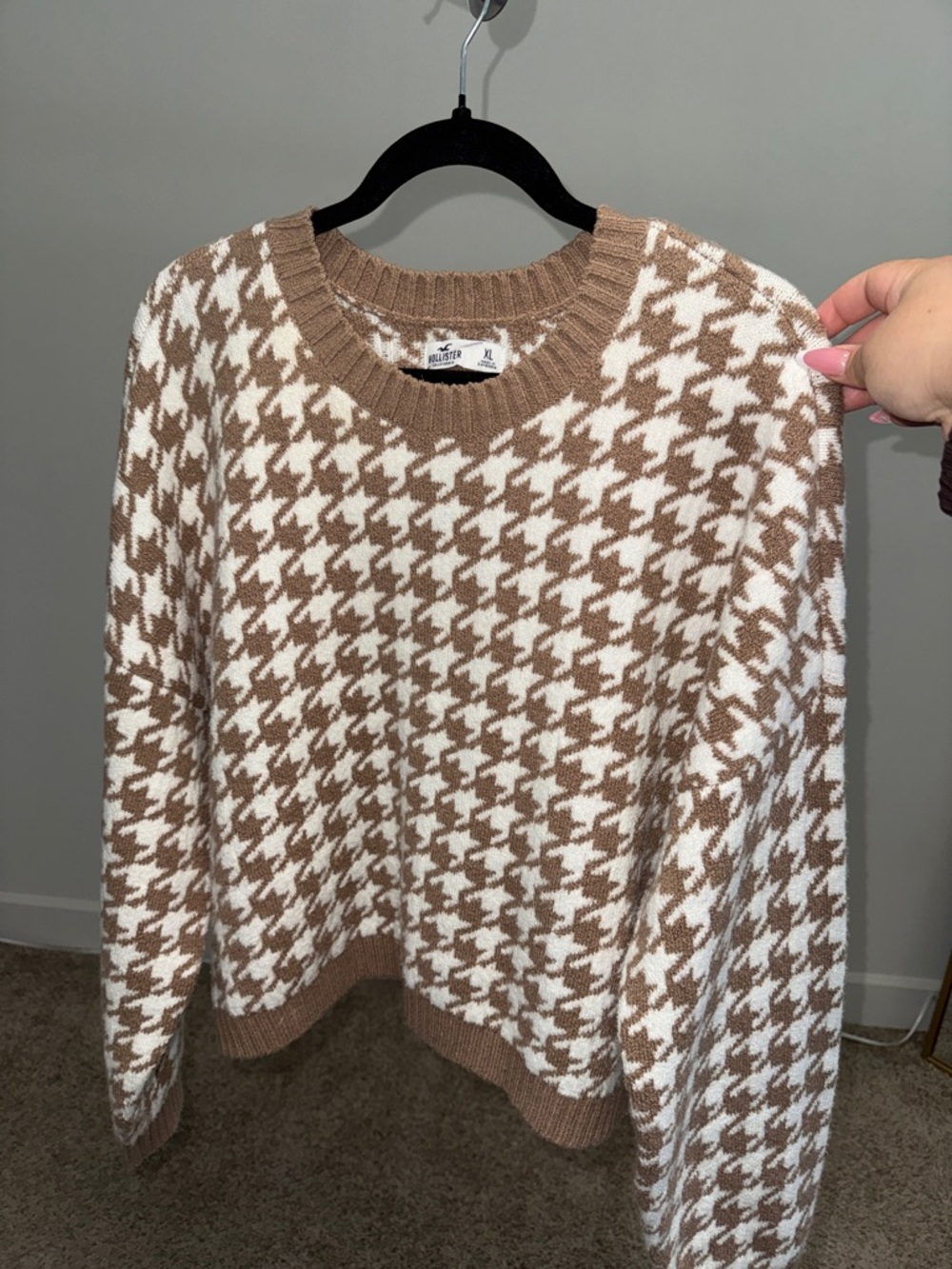 Hollister Beige & White Houndstooth Crewneck Sweater